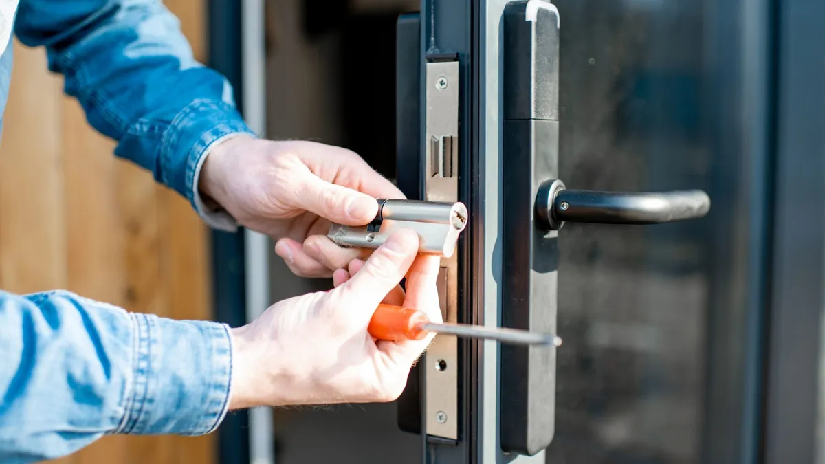 Does home insurance cover a locksmith in Spain?