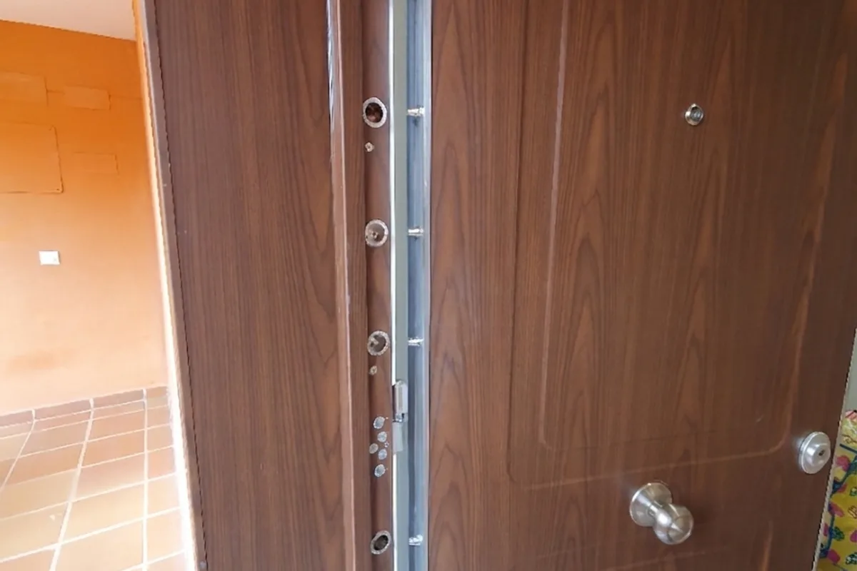 Puerta blindada vs puerta acorazada: diferencias y cuál necesitas