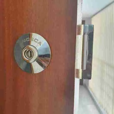 Montaje de cerrojo de seguridad en Fuengirola