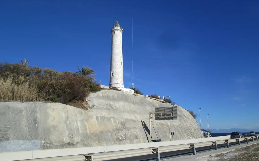 Faro de Calaburras, El Faro — costa Fuengirola-Mijas, zona de servicio del cerrajero Santiago