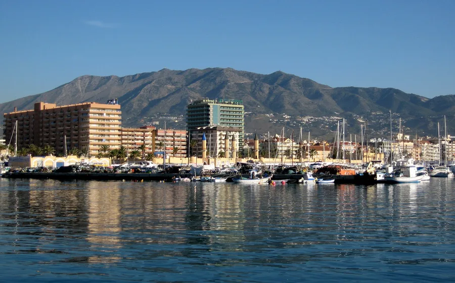 Puerto deportivo de Fuengirola — zona de servicio del cerrajero Santiago